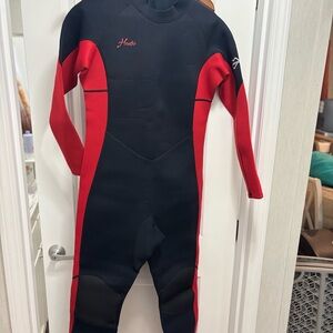 HEVTO unisex Black and Red Wetsuit Sz M. NEW W/TAGS